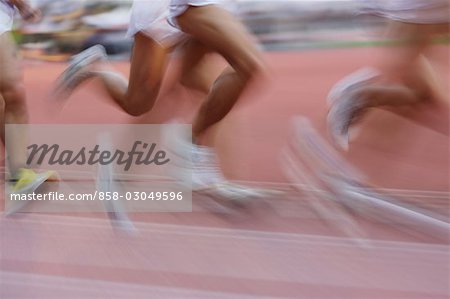 Unscharfes Bild der Läufer auf der Strecke