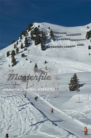 Skiers on ski lift, Mayrhofen ski resort, Zillertal Valley, Austrian Tyrol, Austria, Europe