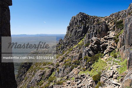 Randonnée de sentier et des pics rocheux sur Cradle Mountain sur l'Overland Track, Parc National de Cradle Mountain Lake St. Clair, une partie de nature sauvage de Tasmanie, patrimoine mondial de l'UNESCO, Tasmanie, Australie, Pacifique Randonnée de sentier et des pics rocheux sur Cradle Mountain sur l'Overland Track, Parc National de Cradle Mountain Lake St. Clair, une partie de nature sauvage de Tasmanie, patrimoine mondial de l'UNESCO, Tasmanie, Australie, Pacifique