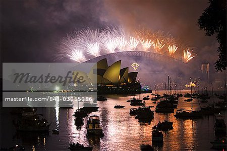 Silvester 2006, 75th Diamond Feuerwerk Jubiläumsfest, Opernhaus, Sydney Harbour Bridge und Boote im Hafen von Sydney, Sydney, New South Wales, Australien, Pazifik