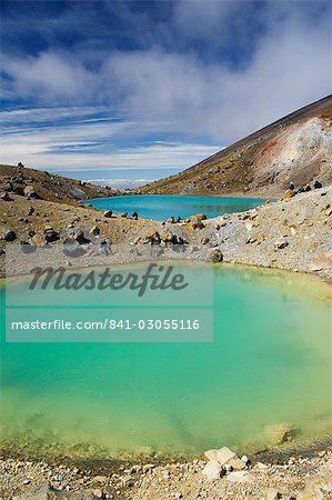 Les randonneurs près des lacs émeraude sur le Tongariro Crossing, Parc National de Tongariro, patrimoine mondial de l'UNESCO, le plus ancien parc national de Pacific North Island, New Zealand, New Zealand, Zone volcanique de Taupo, Les randonneurs près des lacs émeraude sur le Tongariro Crossing, Parc National de Tongariro, patrimoine mondial de l'UNESCO, le plus ancien parc national de Pacific North Island, New Zealand, New Zealand, Zone volcanique de Taupo,