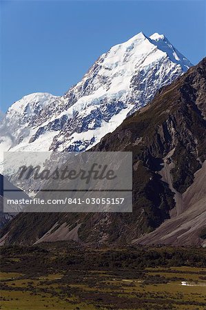 A camper van is dwarfed by Aoraki (Mount Cook), 3755m, the highest peak in New Zealand, Te Wahipounamu UNESCO World Heritage Site, Aoraki (Mount Cook) National Park, Southern Alps, Mackenzie Country, South Island, New Zealand, Pacific