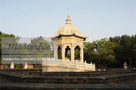 Un pavillon dans le domaine de labyrinthe de Yuanmingyuan (ancien palais d'été), Beijing, Chine, Asie Un pavillon dans le domaine de labyrinthe de Yuanmingyuan (ancien palais d'été), Beijing, Chine, Asie