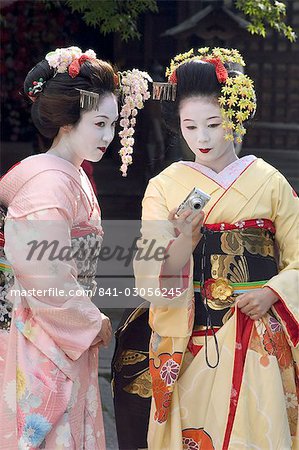 Geisha, Maiko (Lehrling Geisha) in Gion, Stadt Kyoto, Honshu, Japan, Asien