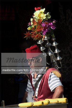 Man selling tea in traditional costume, Old Walled City, Jerusalem, Israel, Middle East