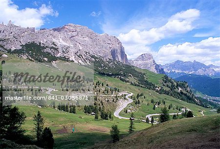 Eastern road below Gardena Pass, 2121m, Dolomites, Alto Adige, Italy, Europe