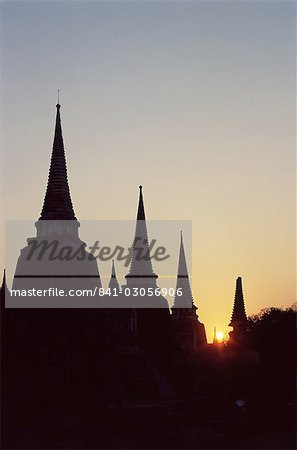 Chedis (pagodas) (stupas) in silhouette at sunset, Buddhist temple of Wat Phra Si Sanphet dating from 1300 AD in Ayuthaya (Ayutthaya), Thailand, Southeast Asia, Asia