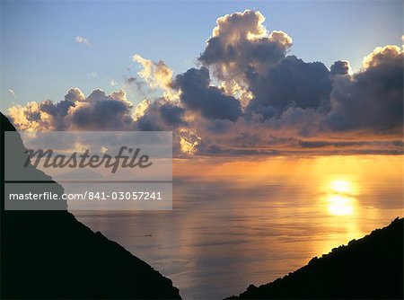 Coucher de soleil, île de Stromboli, Iles Eolie (Iles Eoliennes), l'UNESCO World Heritage Site (Italie), Méditerranée, Europe