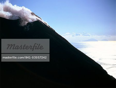 Volcan, île de Stromboli, Iles Eolie (Iles Eoliennes), l'UNESCO World Heritage Site (Italie), Méditerranée, Europe Volcan, île de Stromboli, Iles Eolie (Iles Eoliennes), l'UNESCO World Heritage Site (Italie), Méditerranée, Europe