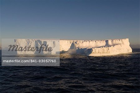 Eisberg auf Bransfield Strait, Antarktische Halbinsel, Antarktis, Polarregionen