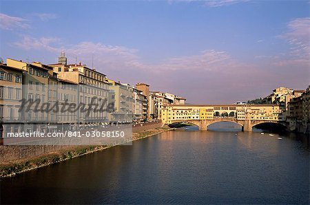 Ponte Vecchio over the Arno River, Florence, UNESCO World Heritage Site, Tuscany, Italy, Europe