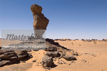 Formation rocheuse appelée le doigt d'Allah, Akakus, Sahara desert, Fezzan (Libye), l'Afrique du Nord, Afrique