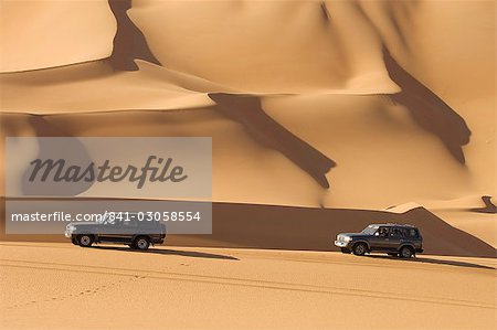 VUS sur les dunes de sable, Erg Awbari, Sahara desert, Fezzan (Libye), l'Afrique du Nord, Afrique