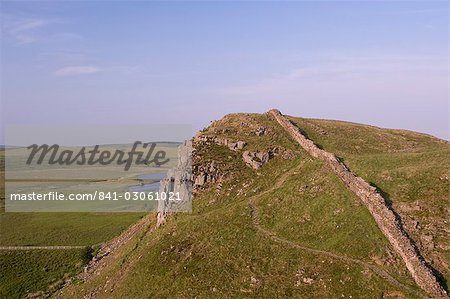 Roman Wall à est à Craglough, du mur d'Hadrien, patrimoine mondial de l'UNESCO, Northumberland, Angleterre, Royaume-Uni, Europe Roman Wall à est à Craglough, du mur d'Hadrien, patrimoine mondial de l'UNESCO, Northumberland, Angleterre, Royaume-Uni, Europe
