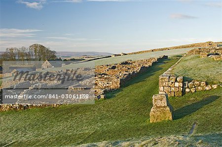 Partie de Housesteads Fort romain vue Ouest, mur d'Hadrien, patrimoine mondial de l'UNESCO, Northumbria, Angleterre, Royaume-Uni, Europe Partie de Housesteads Fort romain vue Ouest, mur d'Hadrien, patrimoine mondial de l'UNESCO, Northumbria, Angleterre, Royaume-Uni, Europe