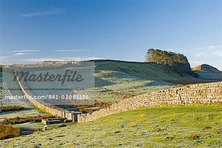 Mur d'Hadrien avec porte civile, une caractéristique unique et Housesteads Fort, Northumbria, Angleterre, Royaume-Uni, Europe Mur d'Hadrien avec porte civile, une caractéristique unique et Housesteads Fort, Northumbria, Angleterre, Royaume-Uni, Europe