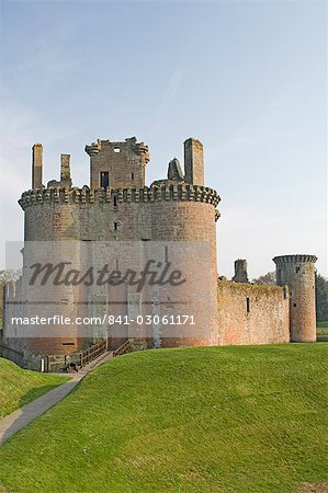 Entouré de douves forteresse médiévale du château de Caerlaverock, Dumfries et Galloway, Ecosse, Royaume-Uni, Europe