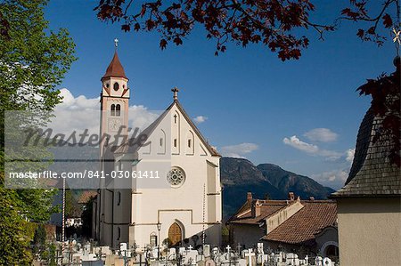 Kirche St. Johannes der Täufer, Dorf Tirol, Südtirol, Italien, Europa Sud