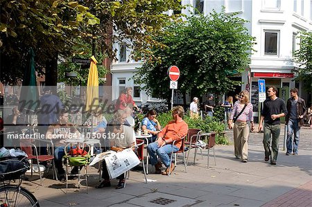 Cafe Unter den Linden sur Lippmannstrasse dans le quartier branché de Schanzenviertel, St. Pauli, Hambourg, Allemagne, Europe Cafe Unter den Linden sur Lippmannstrasse dans le quartier branché de Schanzenviertel, St. Pauli, Hambourg, Allemagne, Europe