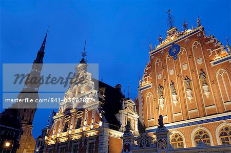 Maison des comédons au Town Hall Square, la nuit, Ratslaukums, Riga, Lettonie, pays baltes, l'Europe