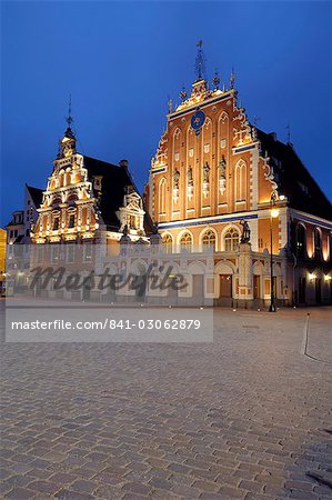 House of the Blackheads at night, Town Hall Square, Ratslaukums, Riga, Latvia, Baltic States, Europe House of the Blackheads at night, Town Hall Square, Ratslaukums, Riga, Latvia, Baltic States, Europe