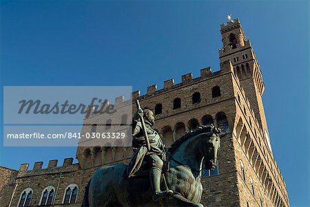 Statue of Cosimo I, Palazzo Vecchio, Piazza della Signoria, Florence, UNESCO World Heritage Site, Tuscany, Italy, Europe