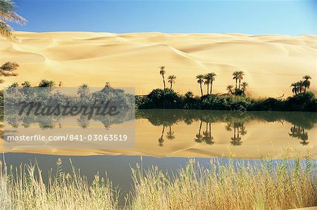 Oum el Ma Lake, vallée de Mandara, au sud-ouest du désert, la Libye, Afrique du Nord, Afrique Oum el Ma Lake, vallée de Mandara, au sud-ouest du désert, la Libye, Afrique du Nord, Afrique