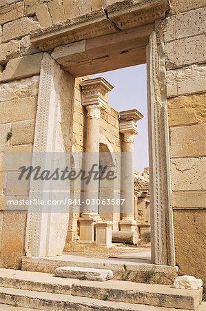 Entrée de la rue, colonnade Leptis Magna, patrimoine mondial de l'UNESCO, Libye, Afrique du Nord, Afrique