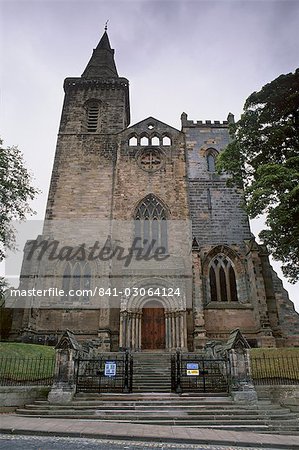 Dunfermline Abbey church dating from between the 12th and 19th centuries, where Robert the Bruce is buried, Dunfermline, Fife, Scotland, United Kingdom, Europe