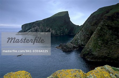 Sheep Rock où moutons ont été broutées par le passé, Fair Isle, îles Shetland, Ecosse, Royaume-Uni, Europe