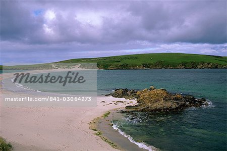 Tombolo St. Ninian Isle sable, reliant St. Ninian au continent, continent du Sud, îles Shetland, Ecosse, Royaume-Uni, Europe