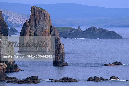 Stoura Pund falaises et cheminées de grès rouge, Eshaness, Northmavine, îles Shetland, Écosse, Royaume-Uni, Europe Stoura Pund falaises et cheminées de grès rouge, Eshaness, Northmavine, îles Shetland, Écosse, Royaume-Uni, Europe