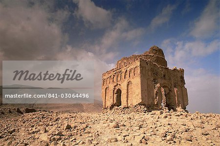 Tomb of Bibi Miriam, a holy woman, Qalahat, north of Sur, Oman, Middle East