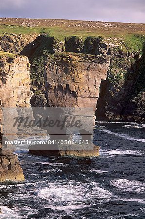 Pile de mer Yesnaby Castle, roche érodée par la mer, continentale, Orcades îles, Ecosse, Royaume-Uni, Europe