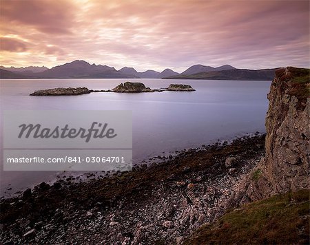 Black Cuillins, allant des rives du Loch Eishort, Isle of Skye, Hébrides intérieures en Écosse, Royaume-Uni, Europe