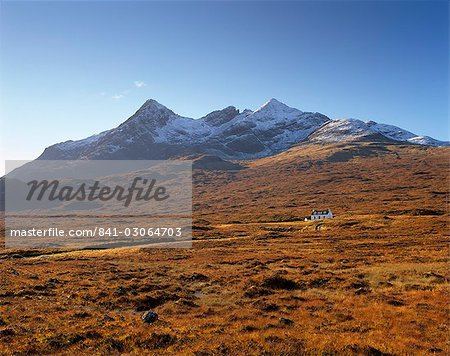 Cottage and Sgurr nan Gillean, 964m, Black Cuillins range near Sligachan, Isle of Skye, Inner Hebrides, Scotland, United Kingdom, Europe