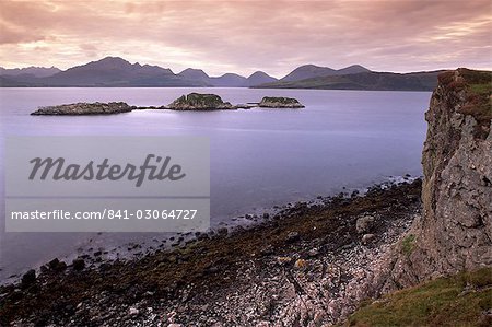 Black Cuillins, allant des rives du Loch Eishort, Isle of Skye, Hébrides intérieures en Écosse, Royaume-Uni, Europe Black Cuillins, allant des rives du Loch Eishort, Isle of Skye, Hébrides intérieures en Écosse, Royaume-Uni, Europe