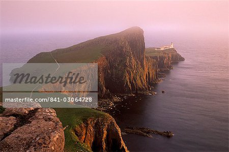 Neist Point phare, le point ouest de Skye, Duirinish, Isle of Skye, Hébrides intérieures en Écosse, Royaume-Uni, Europe