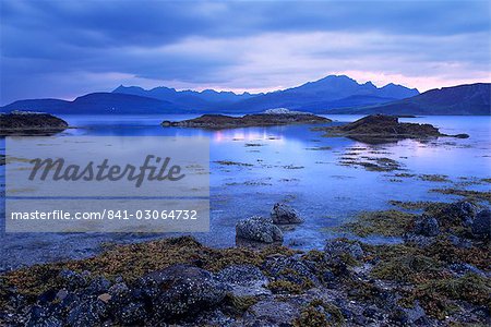 Black Cuillins, allant des rives du Loch Eishort, Isle of Skye, Hébrides intérieures en Écosse, Royaume-Uni, Europe