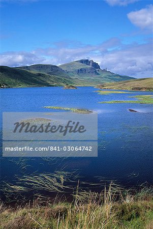 Loch Fada et le Storr, 719 m, Isle of Skye, Hébrides intérieures, Ecosse, Royaume-Uni, Europe Loch Fada et le Storr, 719 m, Isle of Skye, Hébrides intérieures, Ecosse, Royaume-Uni, Europe