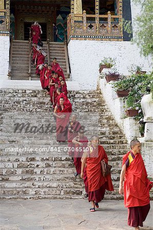 Bouddhiste moines, Punakha Dzong, Punakha, Bhoutan, Asie