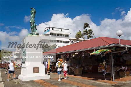 Belain d'Esnambuc Statue, marché artisanal dans le parc de La Savane, Fort-de-France, Martinique, Antilles françaises, Antilles, Caraïbes, Amérique centrale