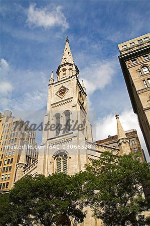 Petite église autour de l'Amérique du Nord de coin, Manhattan Midtown, New York City, New York, États-Unis d'Amérique,