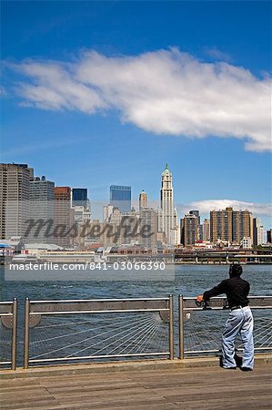 Lower Manhattan vu de Fulton Ferry Landing, District de Dumbo, Brooklyn, New York City, New York, États-Unis d'Amérique, Amérique du Nord