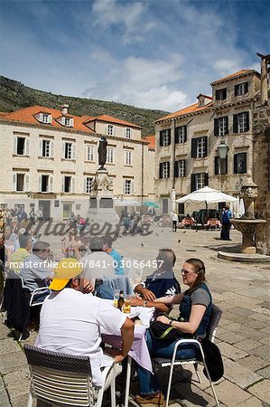 Outdoor dining in Gundulic Square, Dubrovnik, Dalmatia, Croatia, Europe