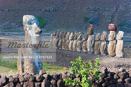 Ahu Tongariki, la plus grande ahu sur l'île, Tongariki est une ligne de 15 pierres Moai statues géantes, Rapa Nui (île de Pâques), patrimoine mondial de l'UNESCO, Chili, Amérique du Sud