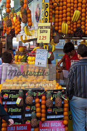 Fruit juice shop in Istanbul, Turkey, Europe