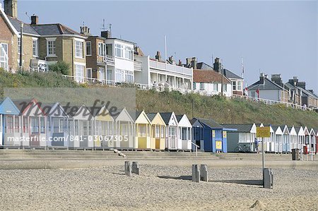 Strandhütten an der Strandpromenade des Resort Stadt Southwold, Suffolk, England, Vereinigtes Königreich, Europa