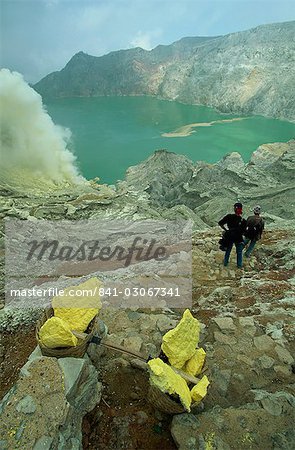 Le cratère et le lac de cratère de Gunung Ijen à Java, en Indonésie, Asie du sud-est, Asie du sud-est Le cratère et le lac de cratère de Gunung Ijen à Java, en Indonésie, Asie du sud-est, Asie du sud-est