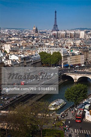 Bords de Seine et la tour Eiffel, Paris, France
